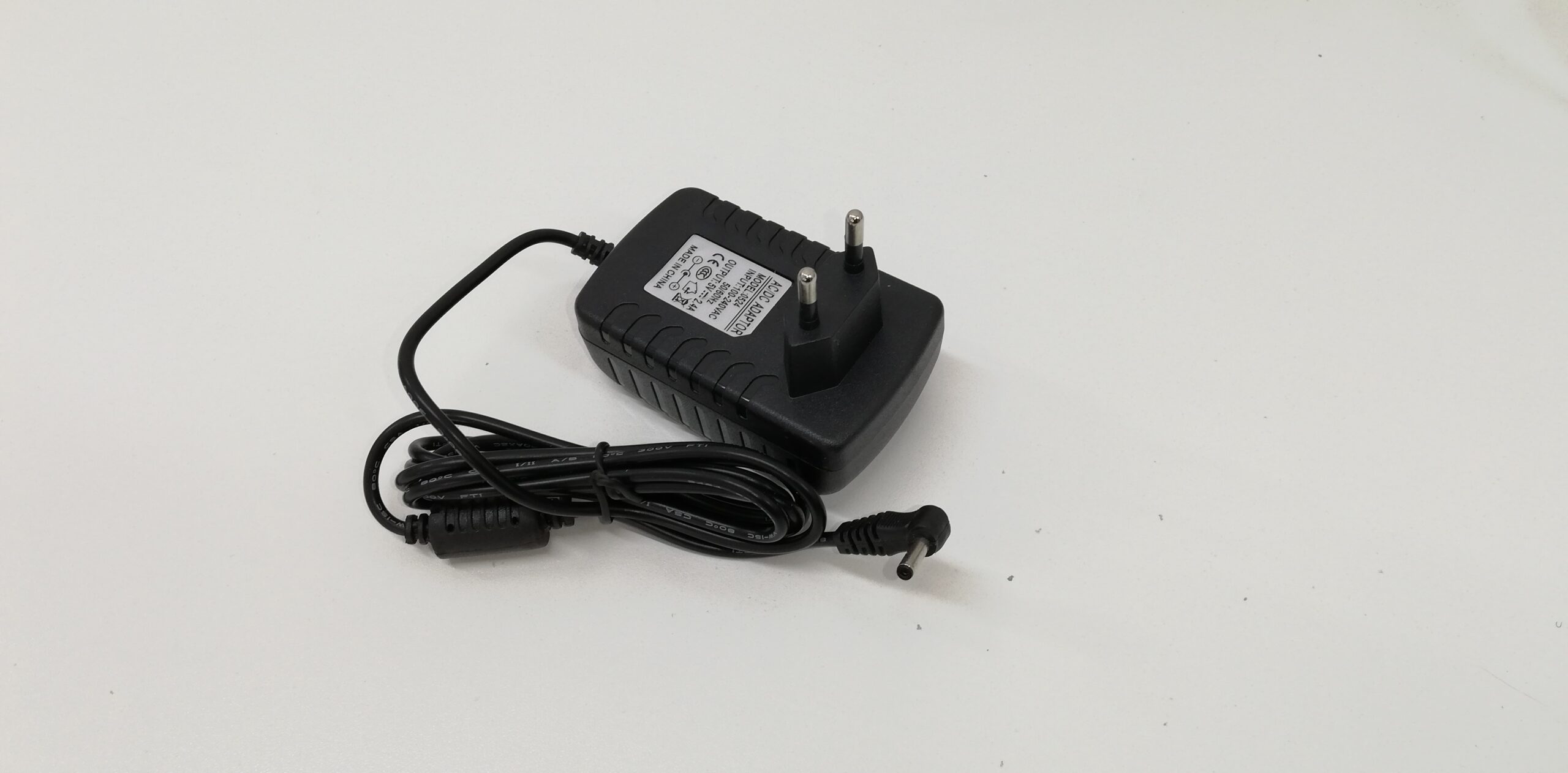 dav Vibrant Adaptor for Connex SwiftBook with 3.5mm/1.35mm Connector Tip - Image 1